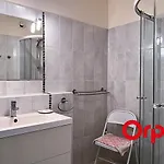 Lumineux Proche Plages Et Centre-ville Avec Clim, Balcons Et Parking Inclus - Fr-1-647-18 Apartman